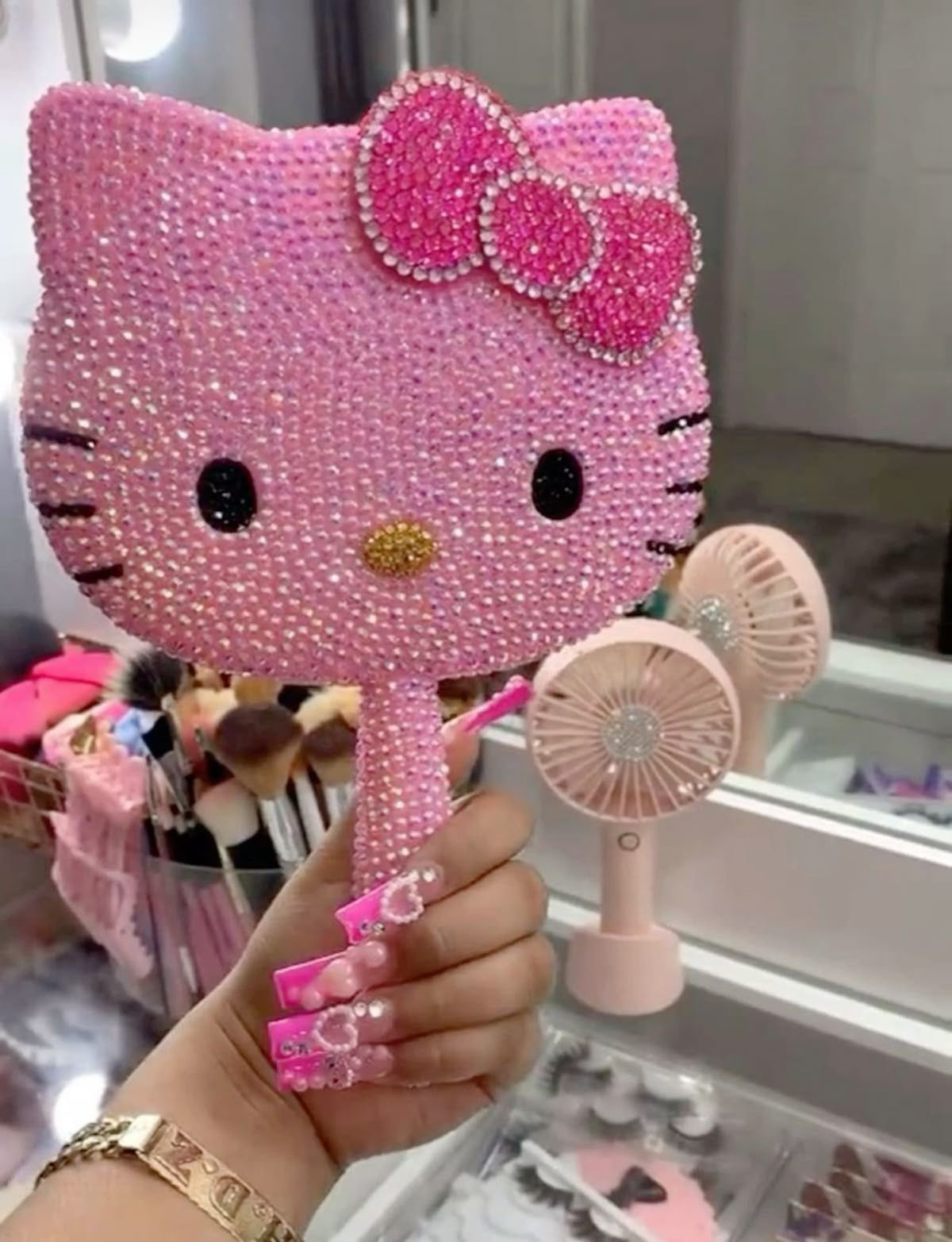 HK Pretty In Real Time Mirror